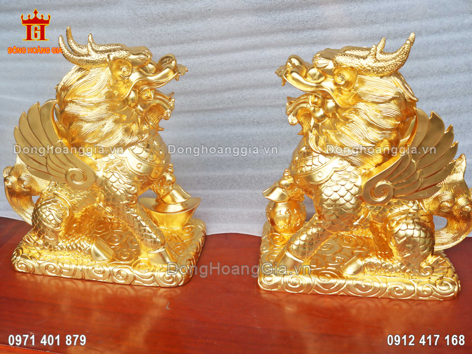 Đôi kỳ lân bằng đồng mạ vàng được nghệ nhân của Hoàng Gia là linh vật phong thuỷ được nhiều người yêu thích